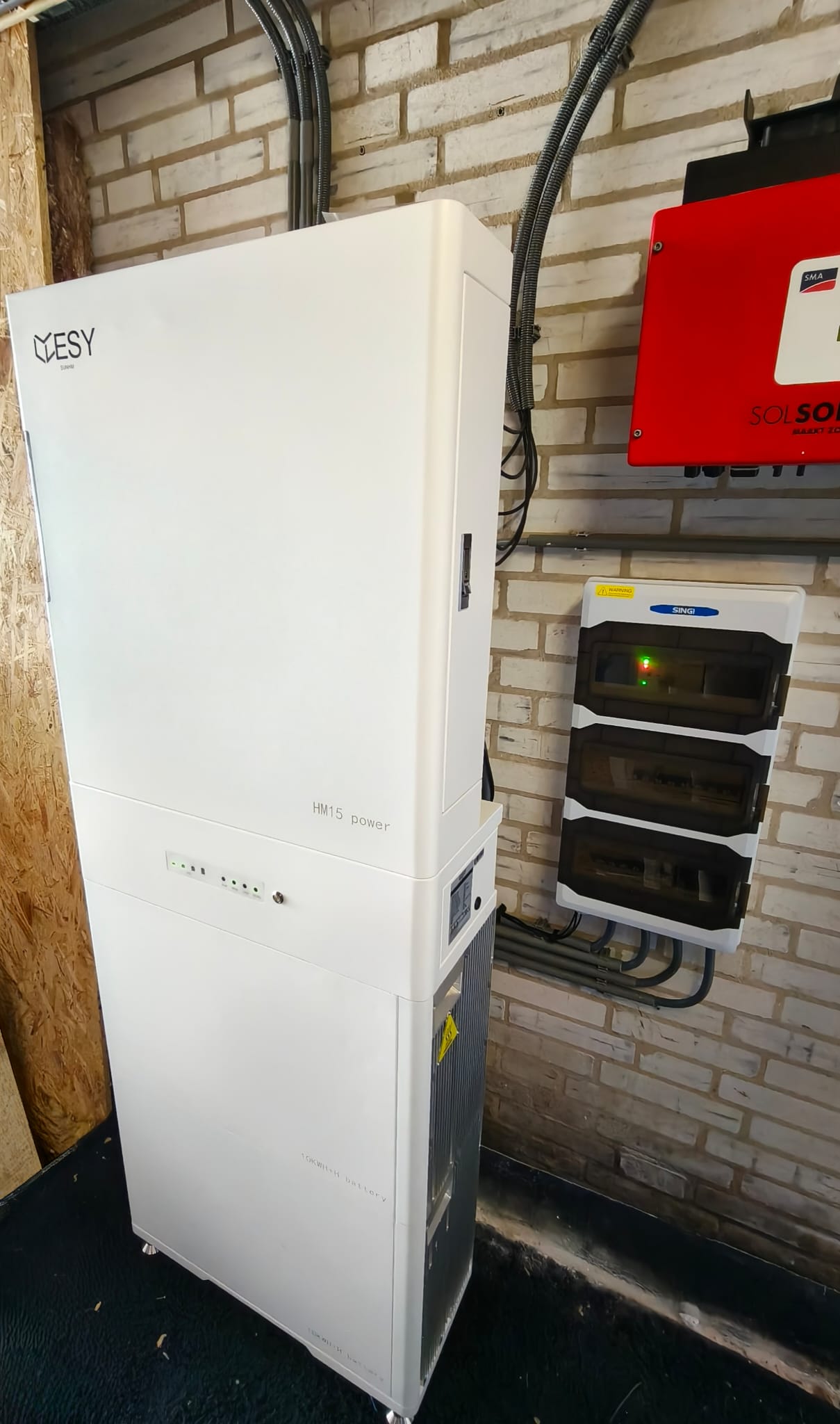 ESY HM15 Naast SMA Omvormer